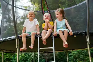 Hop-sport Trampolina 10ft (305cm) niebieska z siatką zewnętrzną - 4 nogi